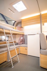 Het comfortabel en veilig stapelbed