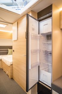 140 liter koelkast met groot vriesvak…