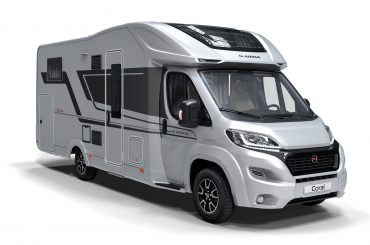 Het sprekende zilverkleurige exterieur van de Coral Supreme 670