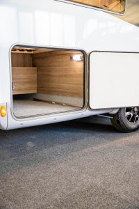 De bergruimte onder het bed is van buiten bereikbaar