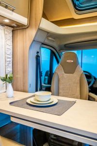 Een ruime dinette in de sfeervolle zithoek