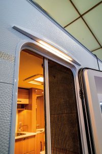 En prettig de uitschuifbare insectenhor