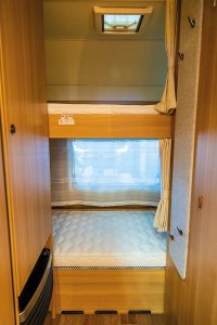 Het stapelbed met standaard valbeveiliging