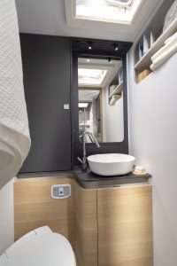 Kijkje in de badkamer van de Coral Suprème 670 SL