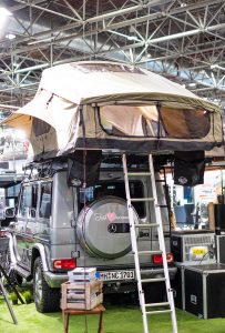 De Adventure daktent is er ook in een bredere (165 cm breed) variant en sinds dit seizoen in een olijfgroene kleur. 