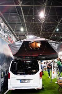 Ook een nieuwe innovatie van iKamper op daktentgebied: de iKamper X-Cover. De ruimte van een soft-top met de snelheid van een hard-top. En wil je nog een surfboard mee op reis? Dan neem je die mee op de geïntegreerde dakdragers. 