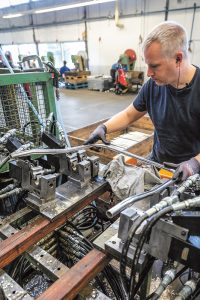 Het bewerken van de buizen is handwerk