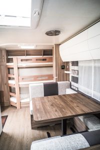 Hobby Excellent edition met een kinderkamer met stapelbed