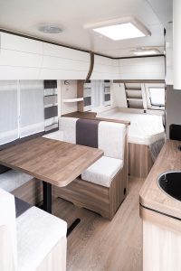 Hobby Excellent edition met volledig vernieuwd interieur met houtkleur en grijze stripping