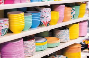 Kleurrijk kampeerservies