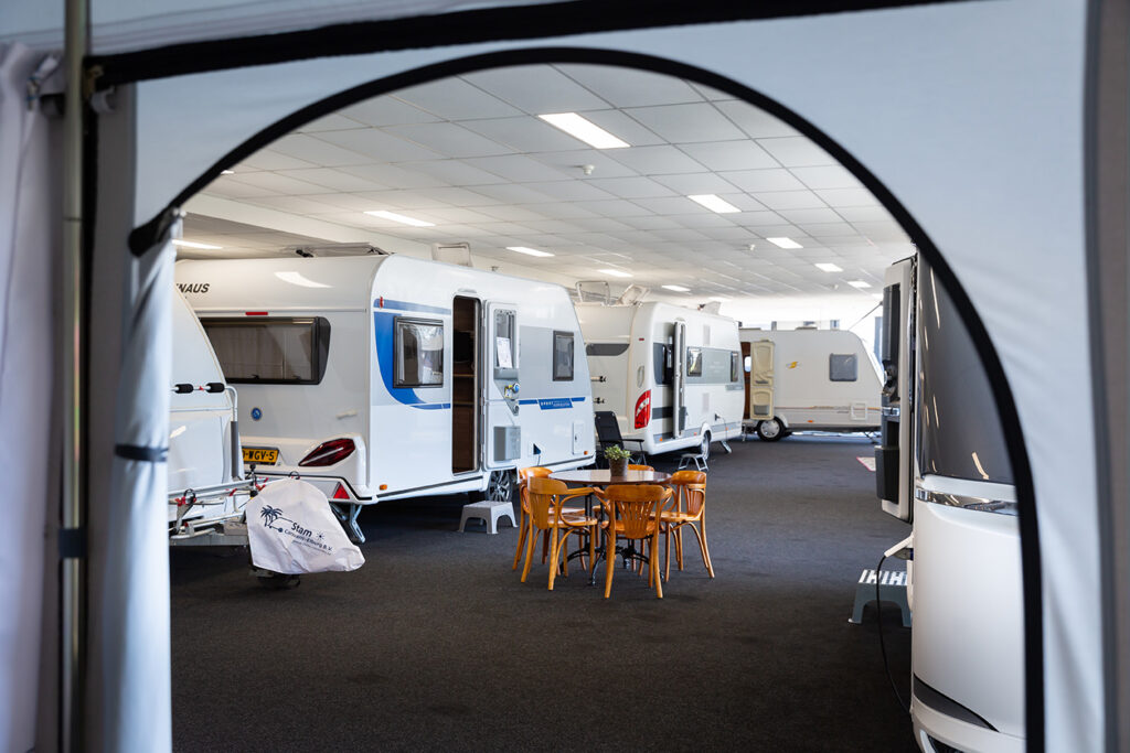 Bij Stam Caravans en Campers vind je goedkope campers met service en garantie