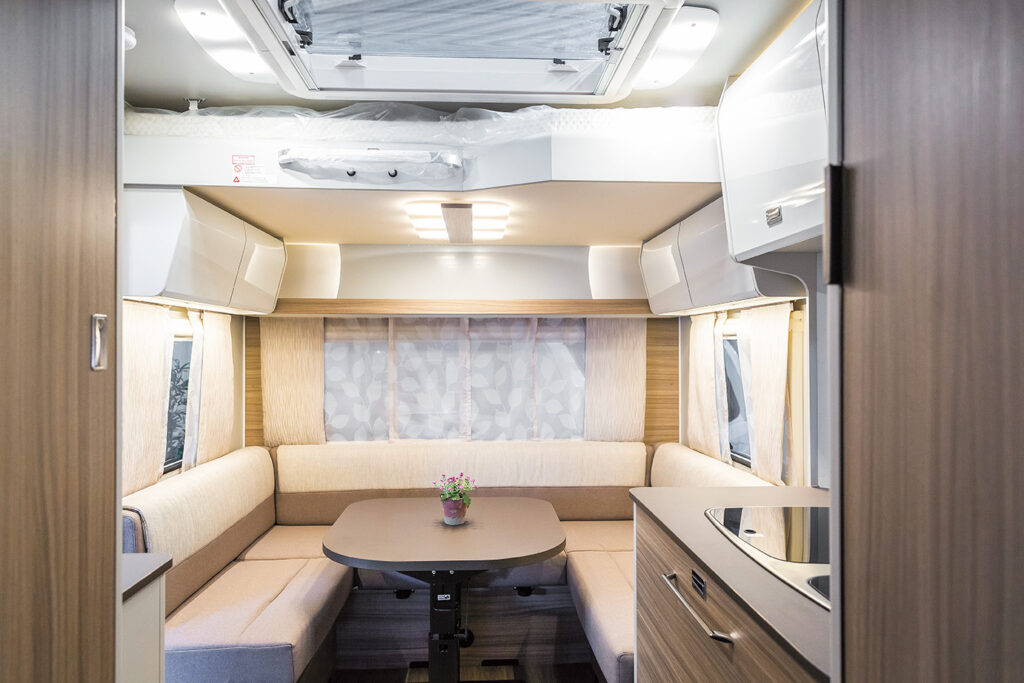 Bürstner Averso Plus 500 TS interieur