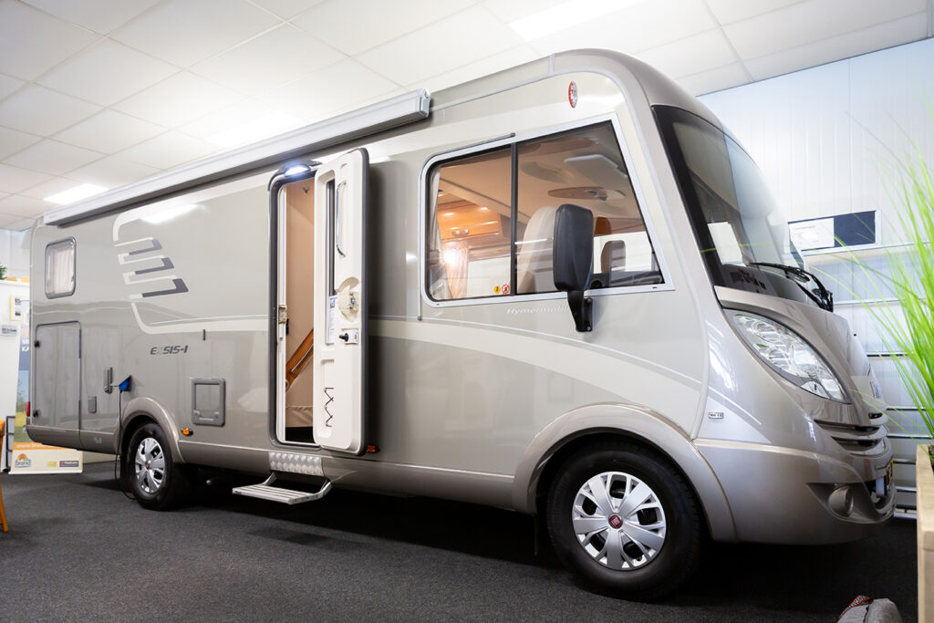 Wat een ruimte in deze Hymer camper