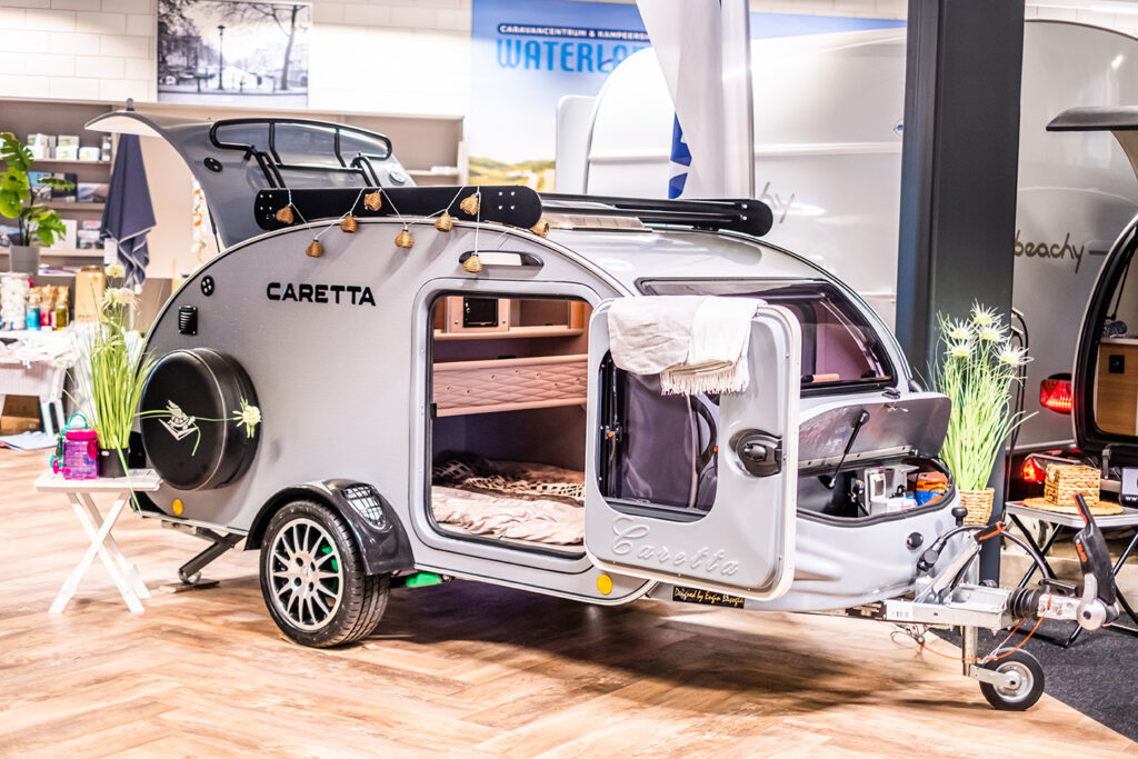 Wij zijn de enige Caretta dealer in Nederland en deze hippe mini-caravans stel je voor een groot deel zelf samen