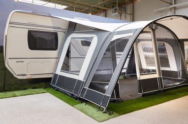 Bax - Volg de trend - kamperen met een ronde voortent of caravanluifel - De Unico Deeltent 5000 R