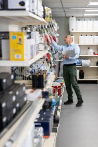 Bij een recente verbouwing is de showroom fors uitgebreid en gemoderniseerd