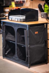 Ook nieuw in het Redwood assortiment is de Hickory Kookkast met twee afsluitbare ritsvakken met plankjes