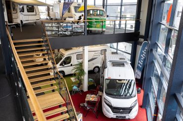 Stam is specialist in jong gebruikte campers en caravans