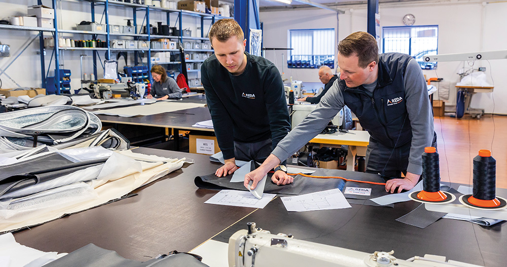 De broers Rory (links) en Roan (rechts) van Daal houden werkoverleg