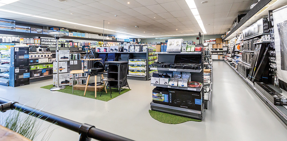 De ruim gesorteerde kampeerwinkel